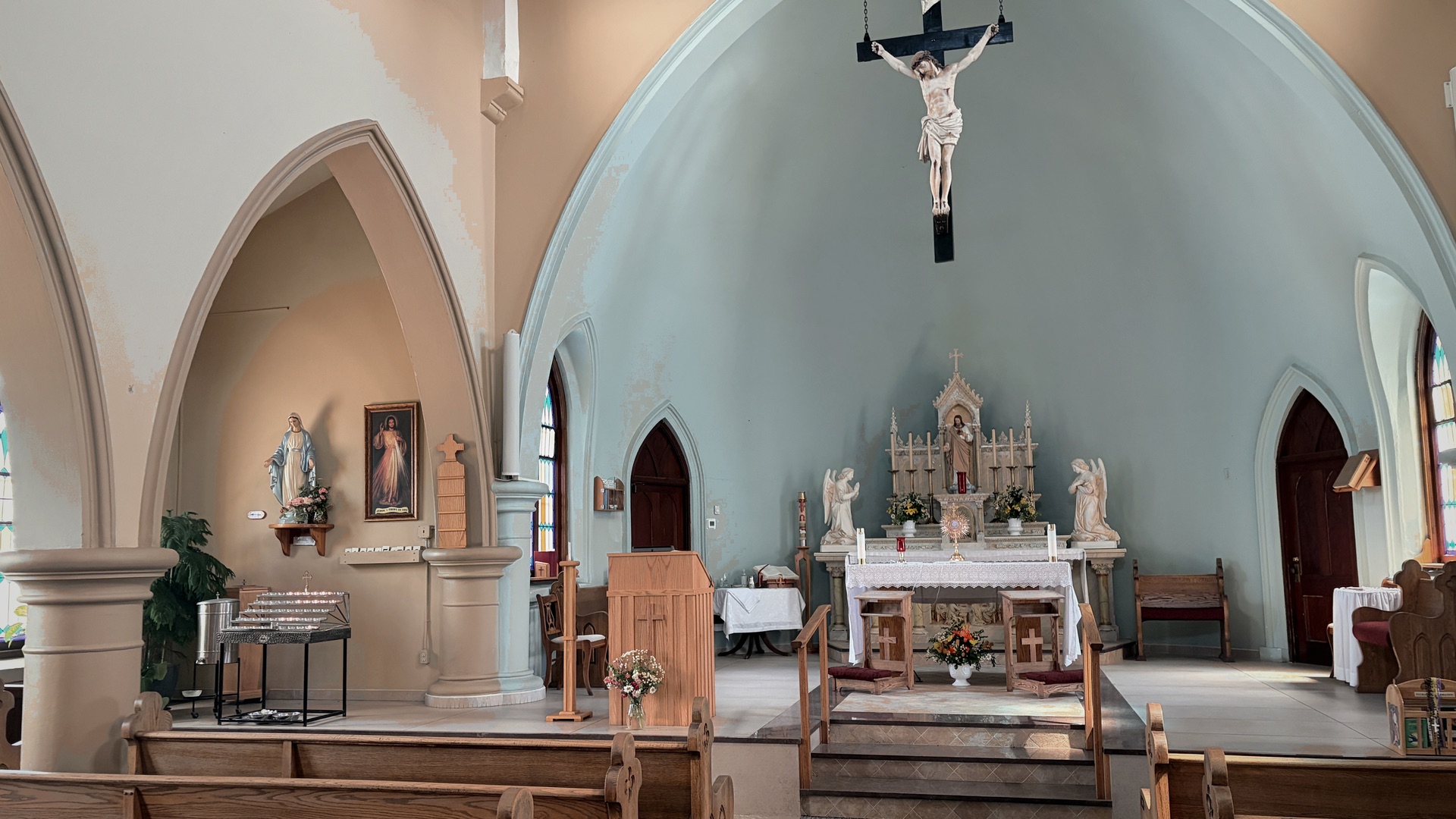 The altar and crucifix beneath the sanctuary dome
